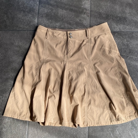 Athleta Dresses & Skirts - Athleta skirt with built in under shorts size 8.